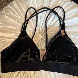 NWT Victoria’s Secret love pink velvet bra